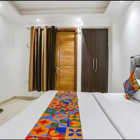 Hotel 24By7 Nuova Delhi Esterno foto