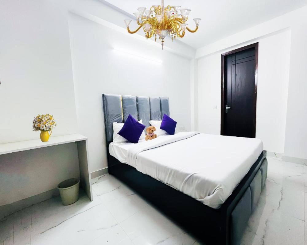 Hotel 24By7 Nuova Delhi Esterno foto