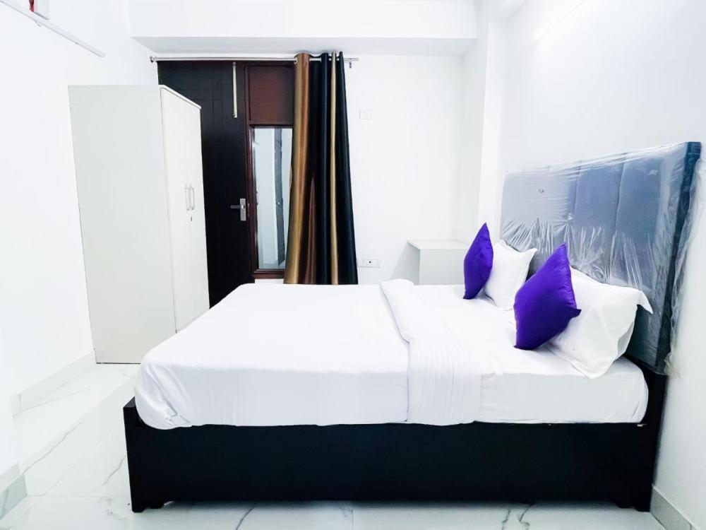 Hotel 24By7 Nuova Delhi Esterno foto